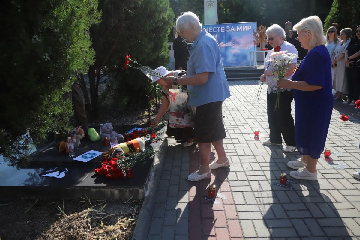 На Аллее славы состоялся митинг, посвященный Дню солидарности в борьбе с терроризмом На Аллее славы состоялся митинг, посвященный Дню солидарности в борьбе с терроризмом