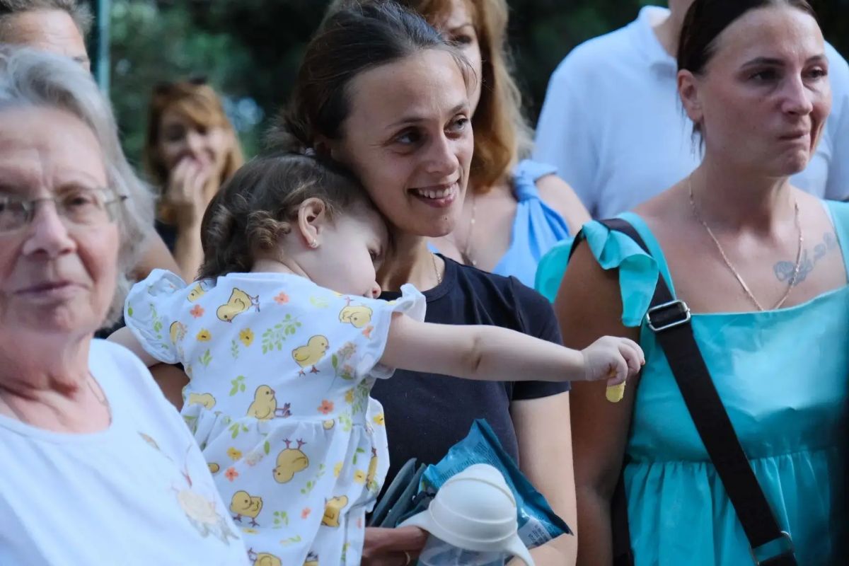 Затем провела встречу с жителями Алупки, на которой присутствовали руководитель территориального органа Ольга Литвинова, депутат Ялтинского городского совета Энвер Эбуев и представители ресурсоснабжающих организаций Затем провела встречу с жителями Алупки, на которой присутствовали руководитель территориального органа Ольга Литвинова, депутат Ялтинского городского совета Энвер Эбуев и представители ресурсоснабжающих организаций