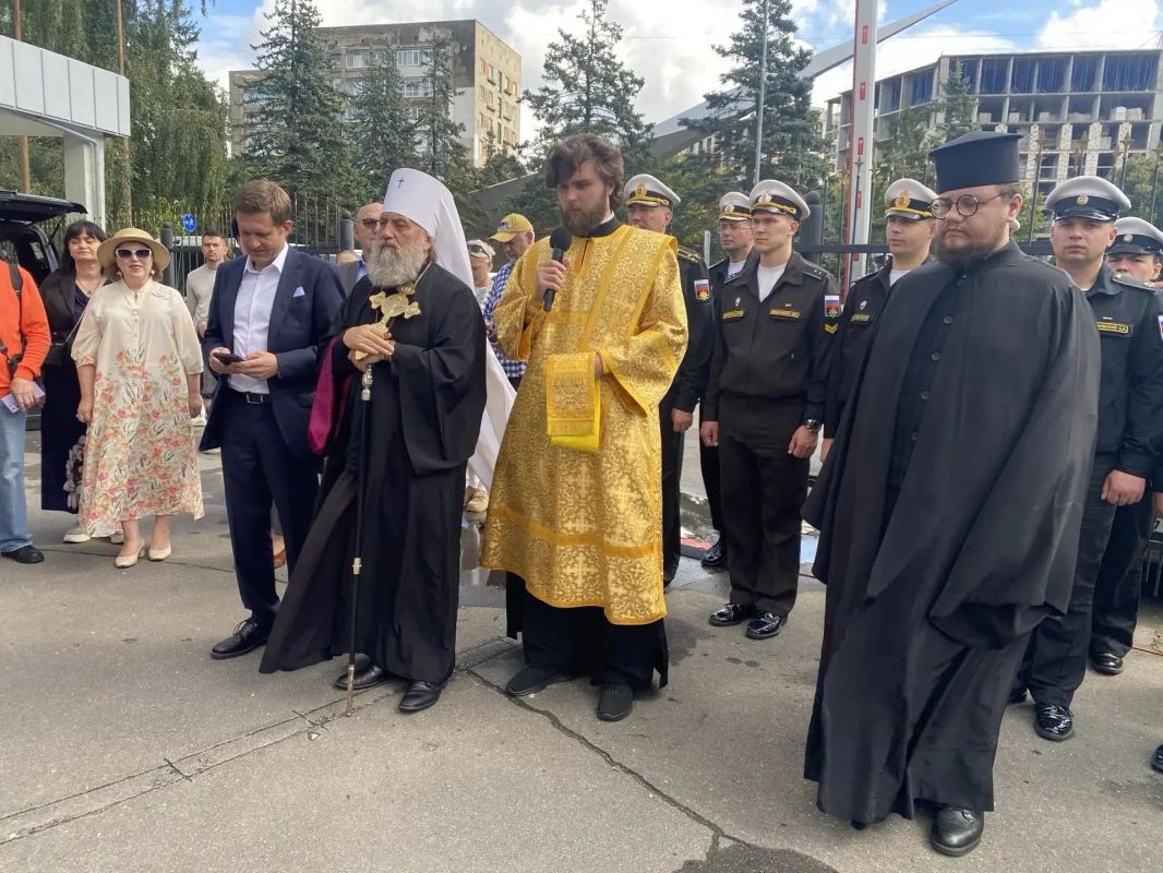 Церемония освещения мурала Святого Праведного воина Феодора Ушакова состоялась в Калининграде Церемония освещения мурала Святого Праведного воина Феодора Ушакова состоялась в Калининграде