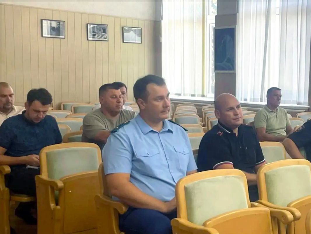 В Бахчисарайском и Симферопольском районах обсудили вопросы организации работы со строительными и крупногабаритными отходами В Бахчисарайском и Симферопольском районах обсудили вопросы организации работы со строительными и крупногабаритными отходами