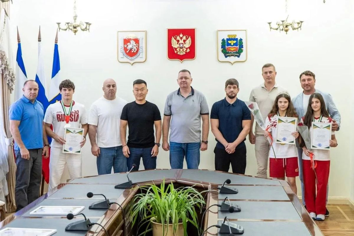 Крымские спортсмены завоевали три медали на чемпионате мира по ММА Крымские спортсмены завоевали три медали на чемпионате мира по ММА