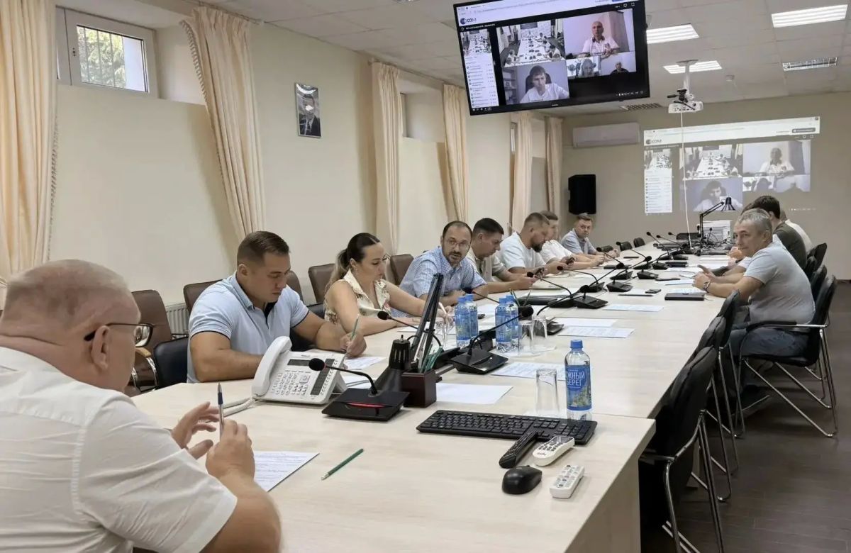 Эдуард Щёголев провел оперативный штаб по строительству объектов госпрограммы