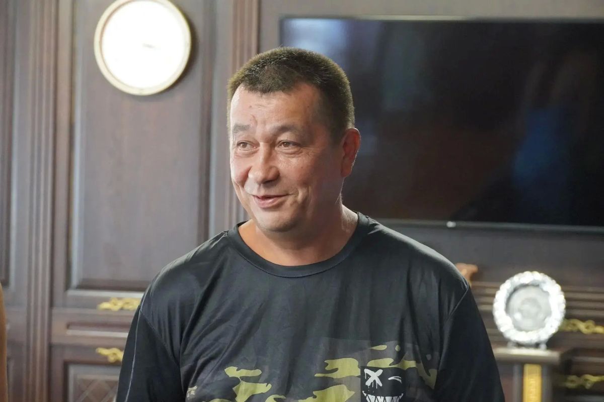 Исполняющий обязанности главы администрации Игорь Крутьков и глава муниципального образования Денис Колесник вручили благодарность жителю Курска Андрею Викторовичу Черепанову за проявленные мужество и отвагу при спасении... Исполняющий обязанности главы администрации Игорь Крутьков и глава муниципального образования Денис Колесник вручили благодарность жителю Курска Андрею Викторовичу Черепанову за проявленные мужество и отвагу при спасении...
