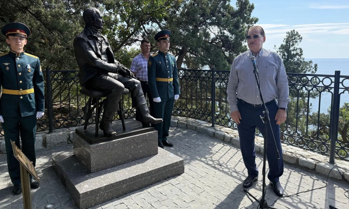 Замминистра юстиции РФ Али Алханов посетил Республику Крым с рабочим визитом Замминистра юстиции РФ Али Алханов посетил Республику Крым с рабочим визитом