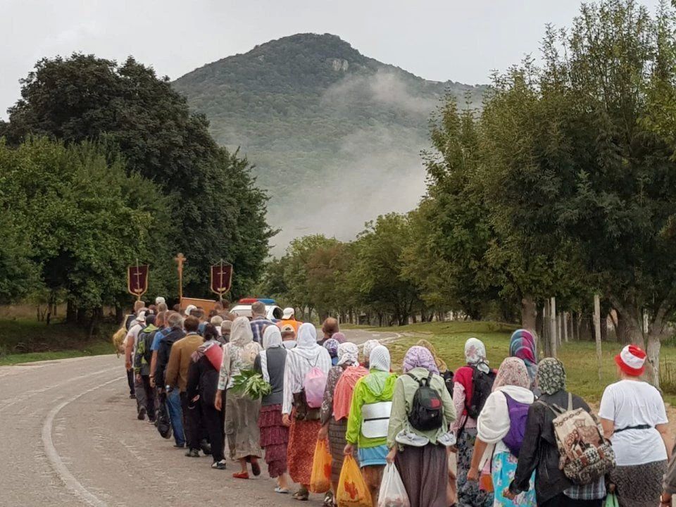 Пешком 210 километров по горам и вдоль Черного моря: в Крыму готовятся к крестному ходу с чудотворной иконой Пешком 210 километров по горам и вдоль Черного моря: в Крыму готовятся к крестному ходу с чудотворной иконой