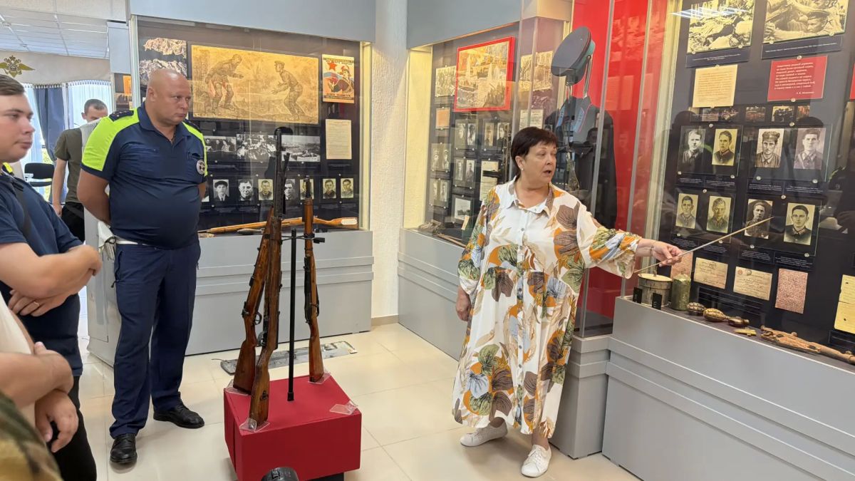 Севастопольские автоинспекторы прикоснулись к героической летописи органов внутренних дел города-героя Севастопольские автоинспекторы прикоснулись к героической летописи органов внутренних дел города-героя