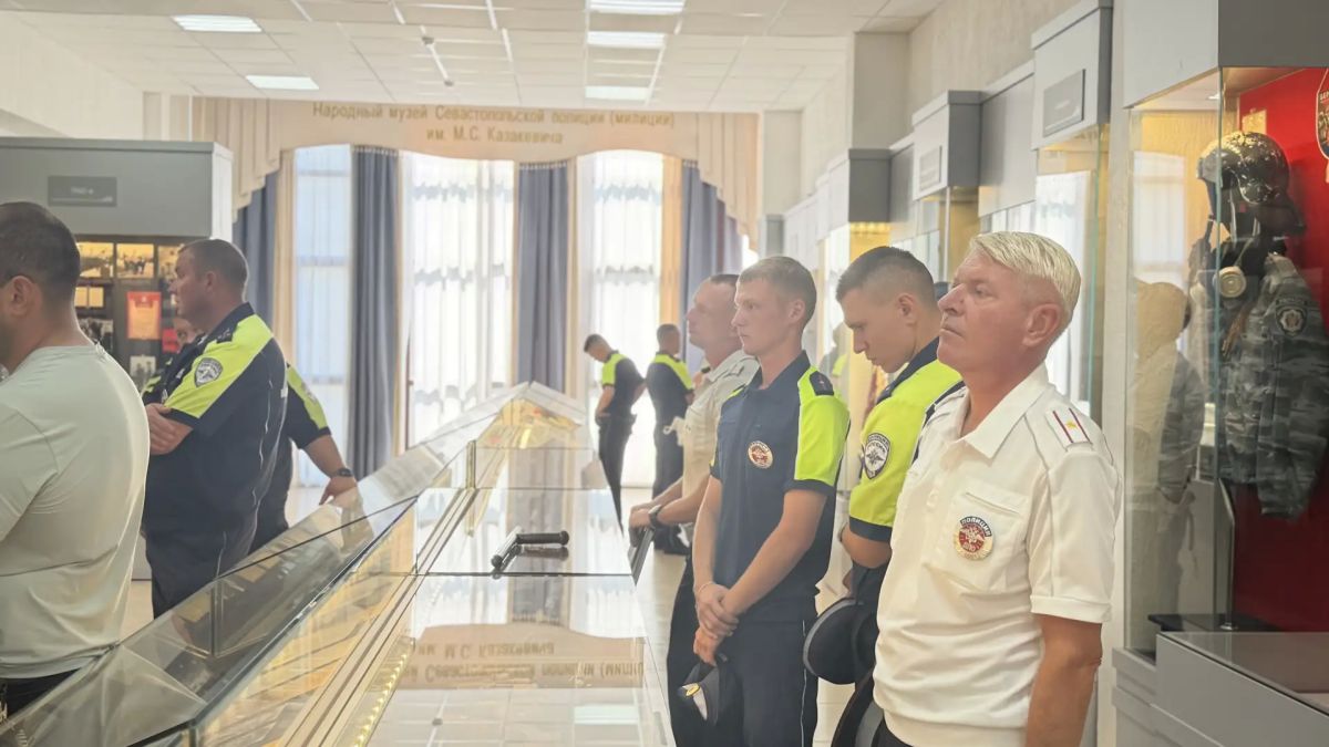 Севастопольские автоинспекторы прикоснулись к героической летописи органов внутренних дел города-героя Севастопольские автоинспекторы прикоснулись к героической летописи органов внутренних дел города-героя