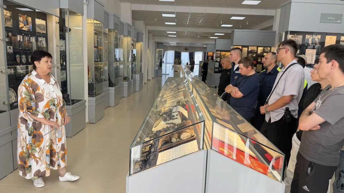 Севастопольские автоинспекторы прикоснулись к героической летописи органов внутренних дел города-героя Севастопольские автоинспекторы прикоснулись к героической летописи органов внутренних дел города-героя