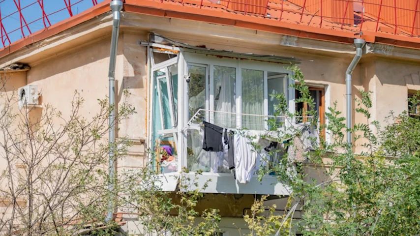 Десять многоэтажек и корпус детсада пострадали после вчерашней атаки ВСУ в Ленинском районе Севастополя Десять многоэтажек и корпус детсада пострадали после вчерашней атаки ВСУ в Ленинском районе Севастополя