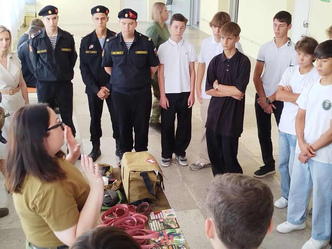 В Евпаторийском индустриальном техникуме прошли интерактивные и теоретические занятия для студентов, посвященные противодействию терроризму и навыкам первой помощи В Евпаторийском индустриальном техникуме прошли интерактивные и теоретические занятия для студентов, посвященные противодействию терроризму и навыкам первой помощи