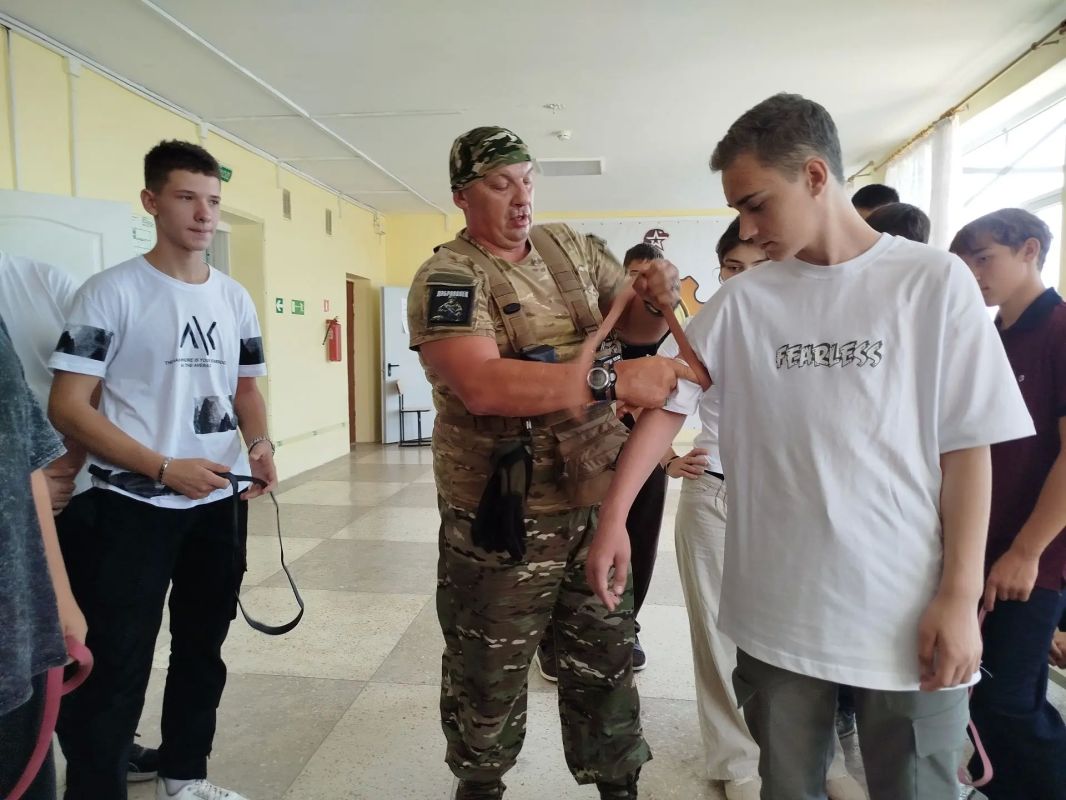 В Евпаторийском индустриальном техникуме прошли интерактивные и теоретические занятия для студентов, посвященные противодействию терроризму и навыкам первой помощи В Евпаторийском индустриальном техникуме прошли интерактивные и теоретические занятия для студентов, посвященные противодействию терроризму и навыкам первой помощи