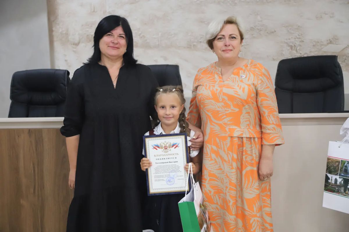 На аппаратном совещании подведены итоги фотоконкурса «Цвета Родины», приуроченного к празднованию Дня Государственного флага Российской Федерации в 2026 году, который проходил с 19 по 22 августа и награждены победители На аппаратном совещании подведены итоги фотоконкурса «Цвета Родины», приуроченного к празднованию Дня Государственного флага Российской Федерации в 2026 году, который проходил с 19 по 22 августа и награждены победители