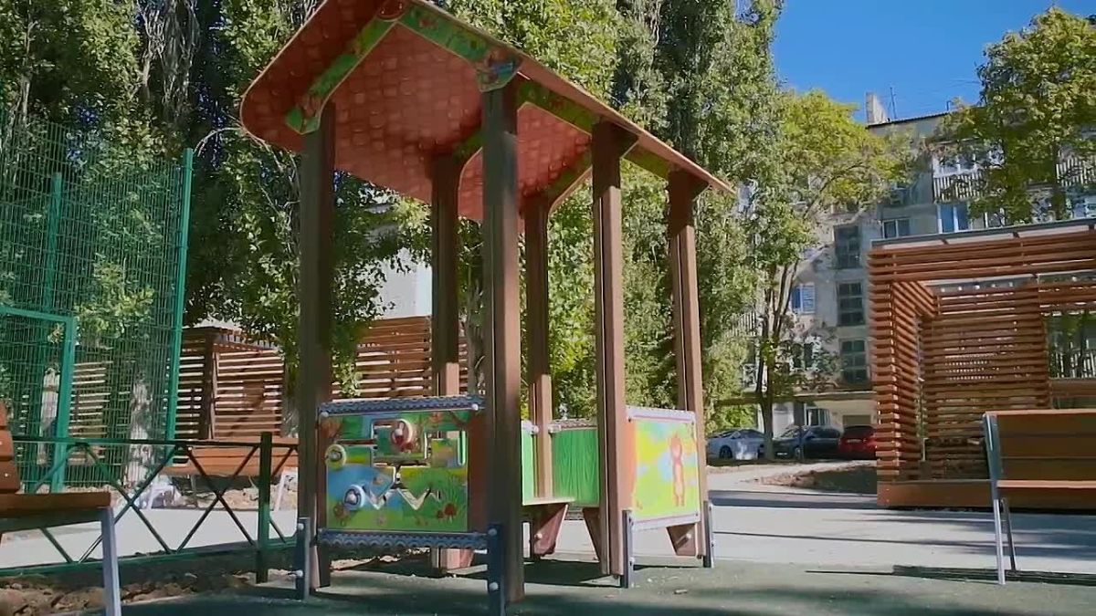 В Симферополе завершается комплекс работ по благоустройству дворовых территорий
