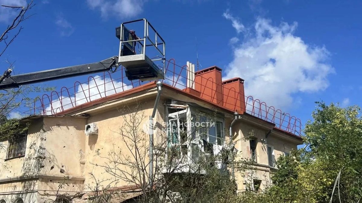 Волонтеры помогают устранять последствия ночной атаки ВСУ на Севастополь Волонтеры помогают устранять последствия ночной атаки ВСУ на Севастополь