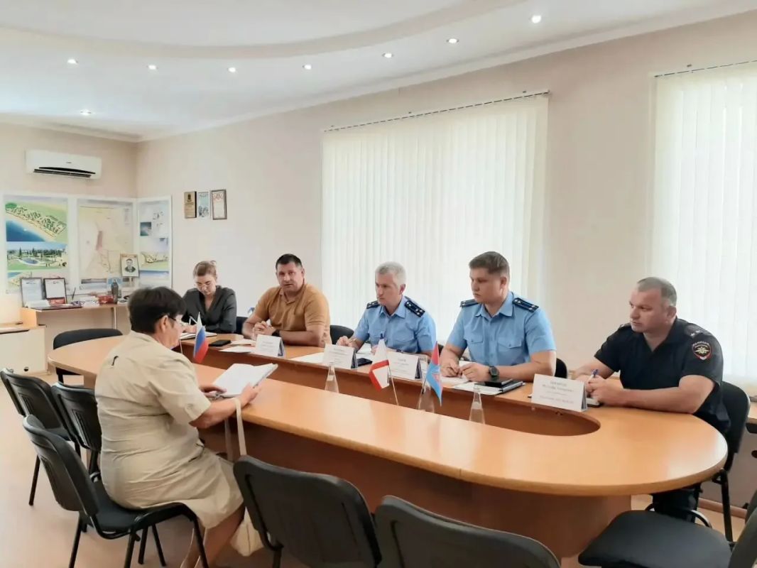 Приоритет в работе: прокурор Ленинского района Алексей Масенко провел выездной прием жителей города Щелкино