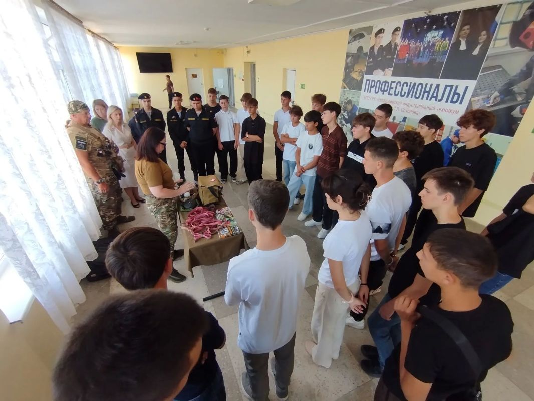 В Евпаторийском индустриальном техникуме прошли интерактивные и теоретические занятия для студентов, посвященные противодействию терроризму и навыкам первой помощи В Евпаторийском индустриальном техникуме прошли интерактивные и теоретические занятия для студентов, посвященные противодействию терроризму и навыкам первой помощи