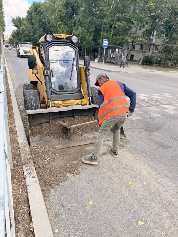 В Симферополе продолжается устранение последствий ливня, прошедшего 6 сентября В Симферополе продолжается устранение последствий ливня, прошедшего 6 сентября
