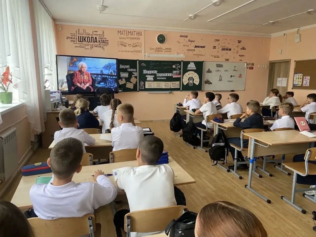 Валентина Лаврик: В новом 2026/27 учебном году курс внеурочной деятельности «Разговоры о важном» выходит на новый, еще более глубокий уровень Валентина Лаврик: В новом 2026/27 учебном году курс внеурочной деятельности «Разговоры о важном» выходит на новый, еще более глубокий уровень