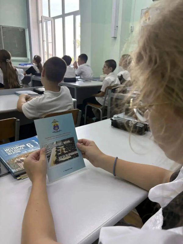Транспортные полицейские встретились со школьниками в рамках месячника «Уступи дорогу поездам!» Транспортные полицейские встретились со школьниками в рамках месячника «Уступи дорогу поездам!»