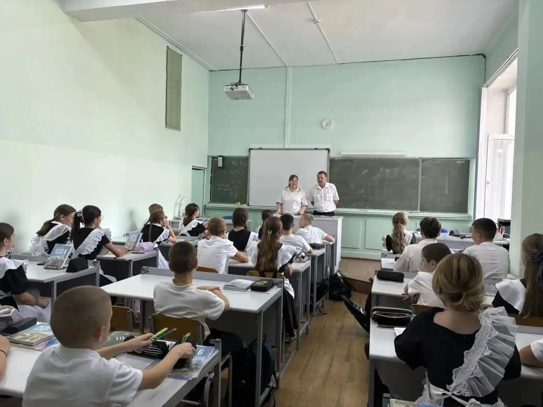 Транспортные полицейские встретились со школьниками в рамках месячника «Уступи дорогу поездам!»