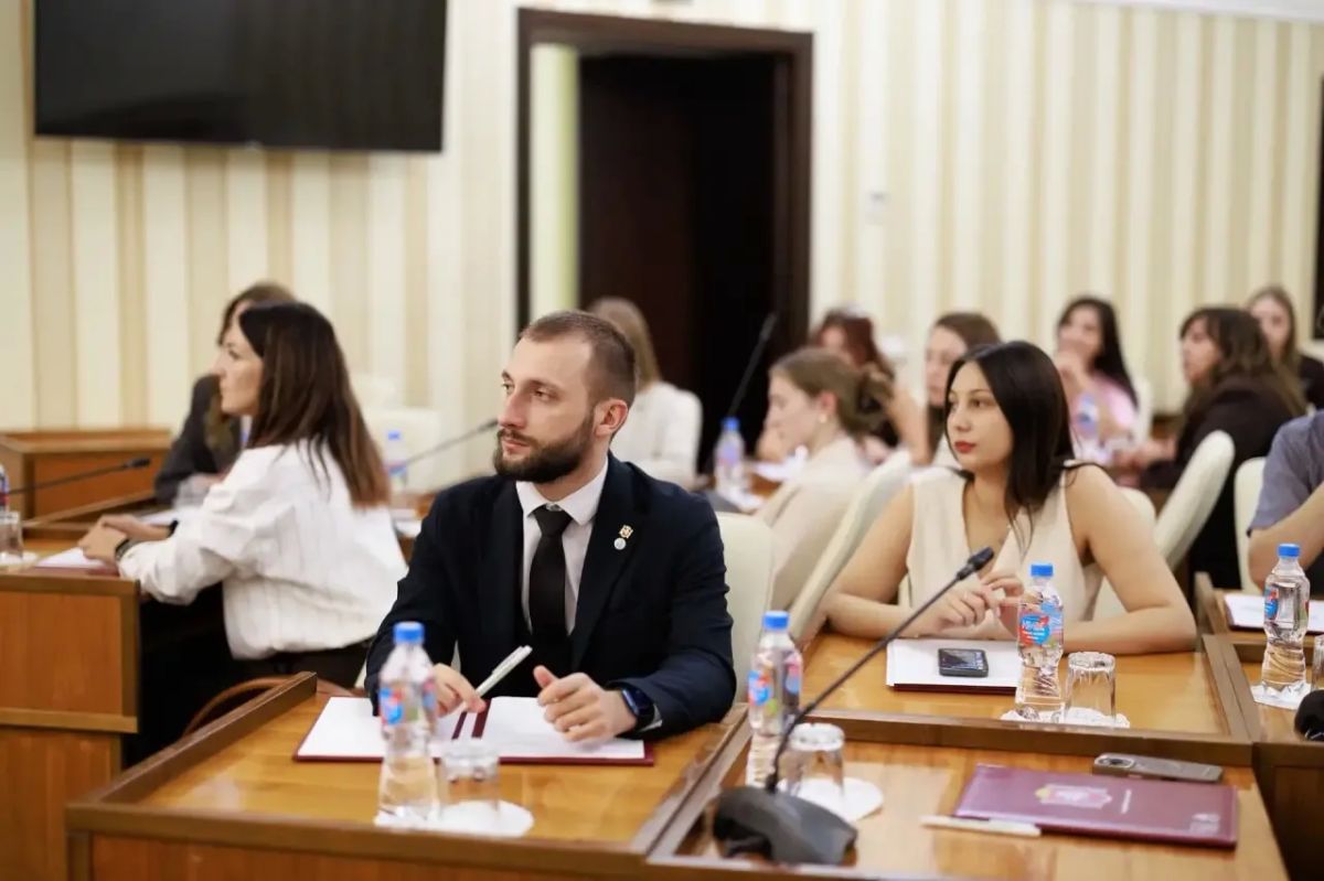 Молодёжное Правительство Республики Крым продолжает активную работу Молодёжное Правительство Республики Крым продолжает активную работу