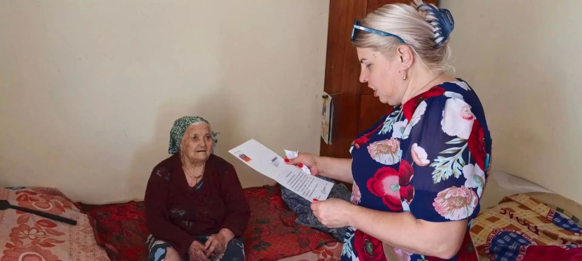 Заместитель главы администрации Светлана Дорошенко и глава Митяевского сельского поселения Римма Миргородская поздравили с 98-летием Ветерана Великой Отечественной войны Надежду Ивановну Анохину Заместитель главы администрации Светлана Дорошенко и глава Митяевского сельского поселения Римма Миргородская поздравили с 98-летием Ветерана Великой Отечественной войны Надежду Ивановну Анохину