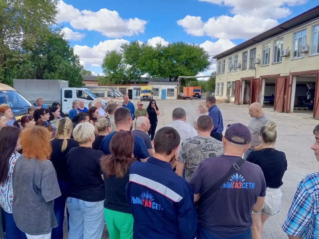 Янина Павленко: Второй день работы в Керчи – продолжила обход многоквартирных домов и общественных пространств, провела встречи с большими замечательными коллективами Янина Павленко: Второй день работы в Керчи – продолжила обход многоквартирных домов и общественных пространств, провела встречи с большими замечательными коллективами
