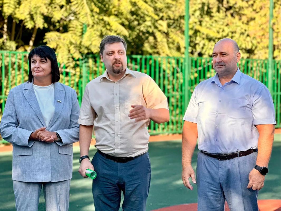 Владимир Немцев: Встретился с жителями домов №19-26 проспекта Юрия Гагарина, чтобы обсудить завершающий этап работ на спортивной площадке, а также проверить готовность укрытия Владимир Немцев: Встретился с жителями домов №19-26 проспекта Юрия Гагарина, чтобы обсудить завершающий этап работ на спортивной площадке, а также проверить готовность укрытия