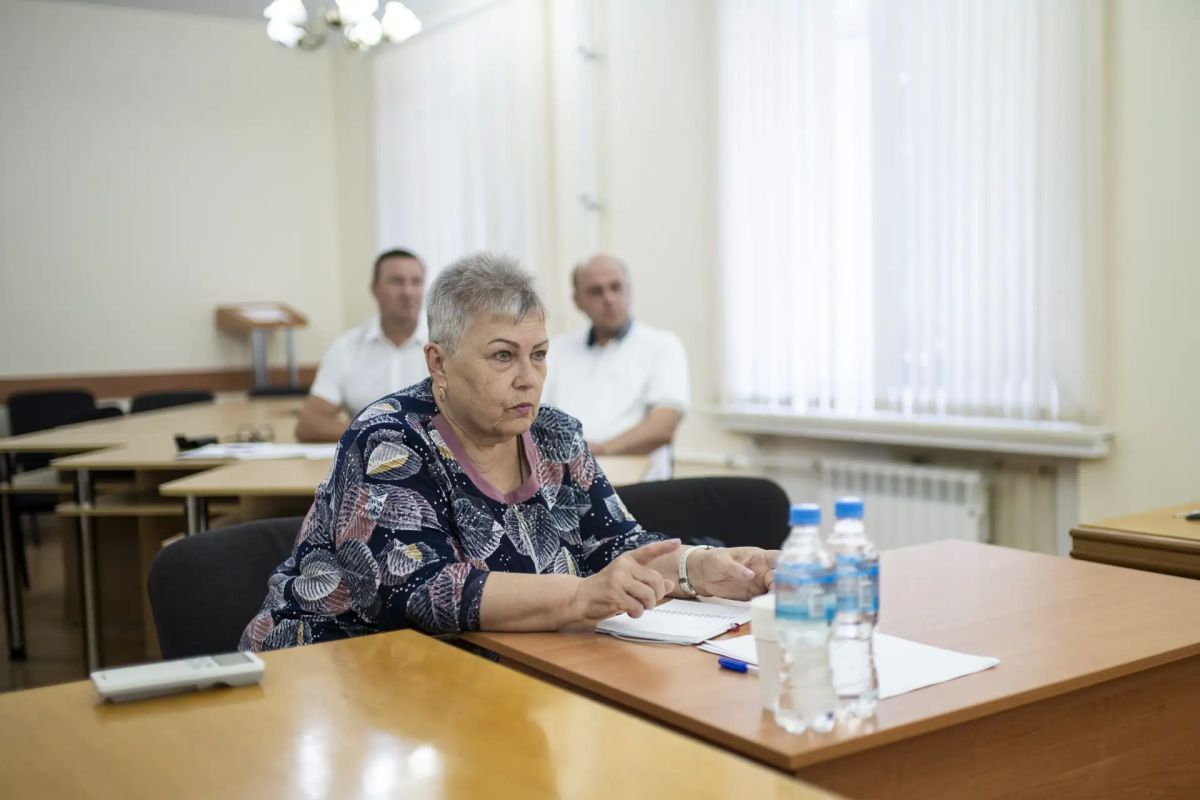 Глава администрации Симферополя Михаил Афанасьев провёл личный приём граждан, в ходе которого к нему обратились восемь симферопольцев Глава администрации Симферополя Михаил Афанасьев провёл личный приём граждан, в ходе которого к нему обратились восемь симферопольцев