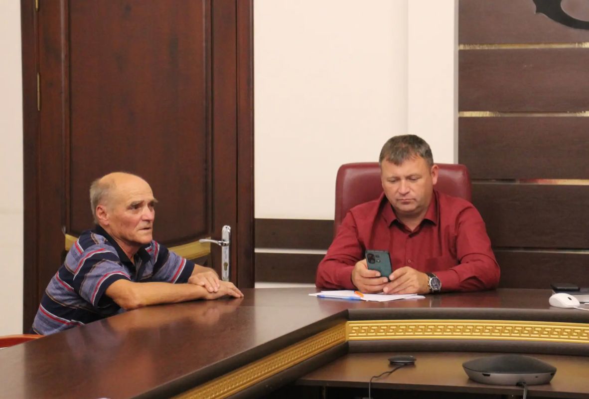 И. о. главы администрации Игорь Крутьков провел прием граждан И. о. главы администрации Игорь Крутьков провел прием граждан