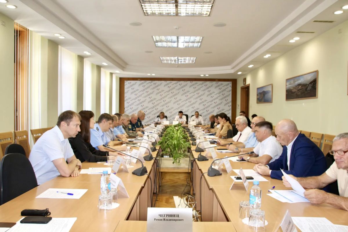 В Общественной палате Крыма обсудили вопросы общественной безопасности и общественного контроля В Общественной палате Крыма обсудили вопросы общественной безопасности и общественного контроля