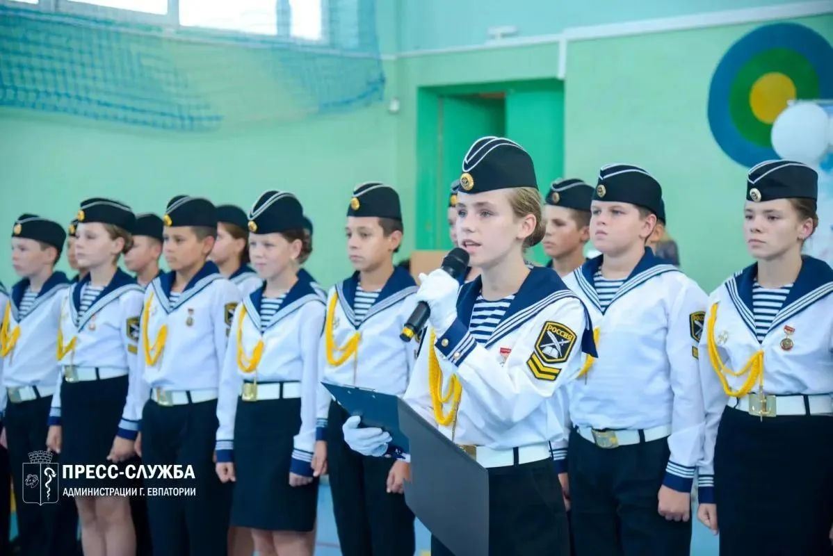 Новоозерновской средней школе в Евпатории присвоили имя Героя России Константина Сомова Новоозерновской средней школе в Евпатории присвоили имя Героя России Константина Сомова