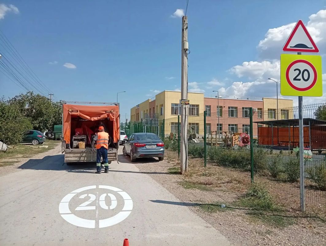 В Бахчисарайском районе проведены работы по обновлению дорожной разметки В Бахчисарайском районе проведены работы по обновлению дорожной разметки