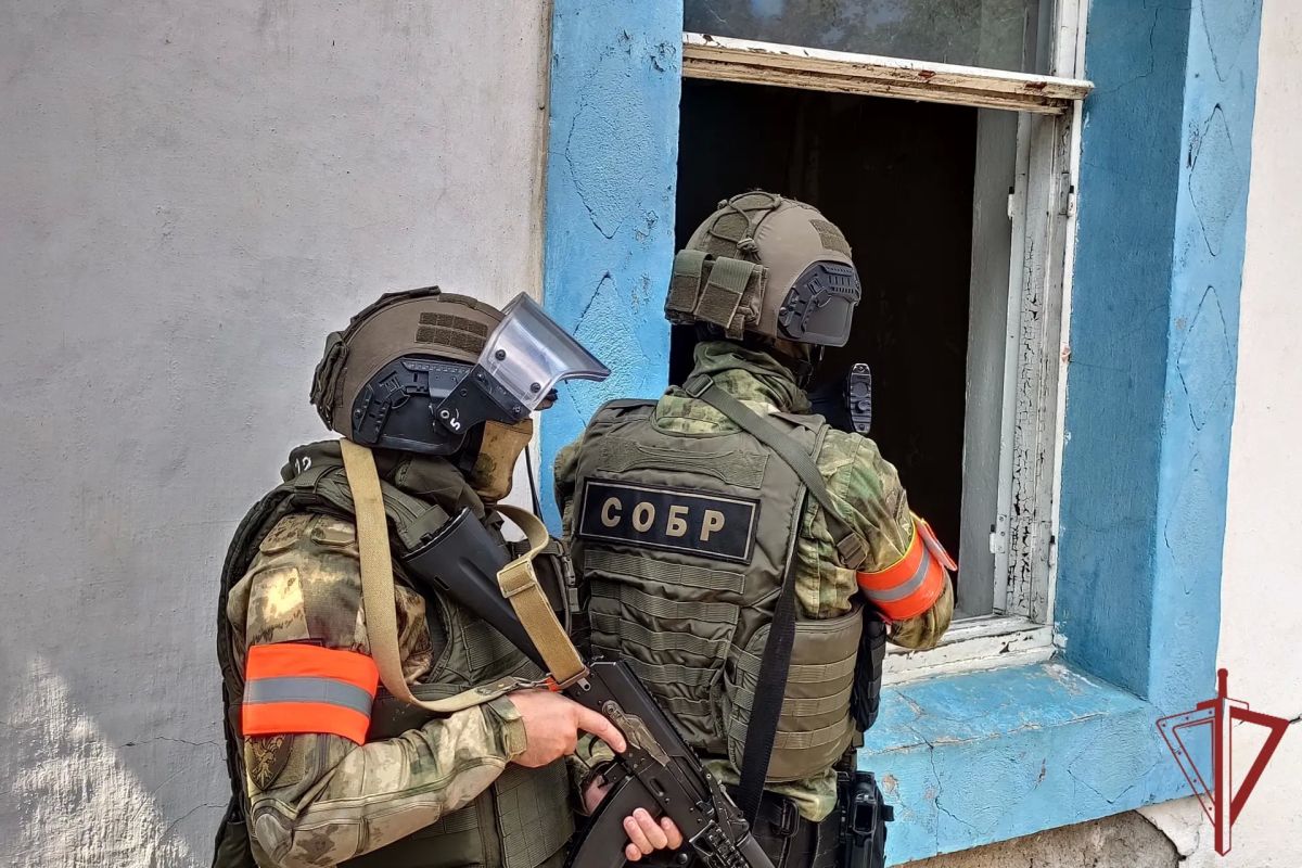 В Севастополе при содействии СОБР Росгвардии задержан подозреваемый в незаконном хранении оружия