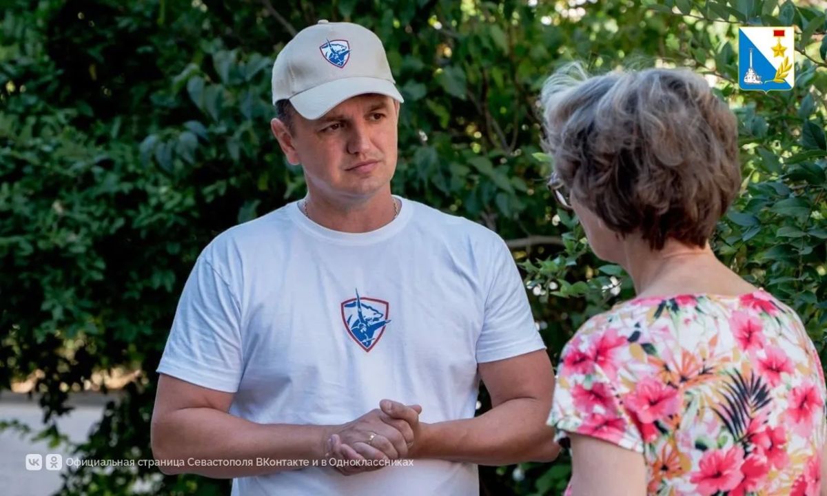Волонтёры помогли жителям дома на Демидова расчистить укрытие Волонтёры помогли жителям дома на Демидова расчистить укрытие