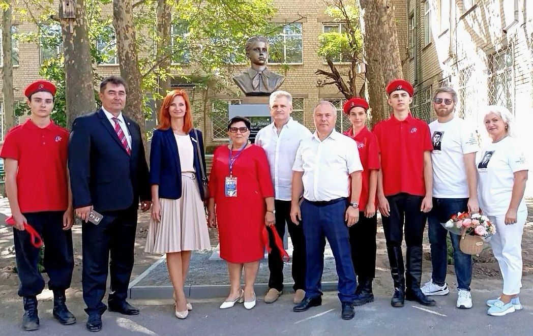Бюст Володе Дубинину открыли в городе воинской славы Мелитополе Бюст Володе Дубинину открыли в городе воинской славы Мелитополе