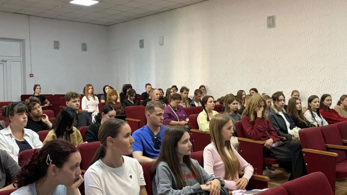 — Как называют людей, которые не пошли на выборы? — Молчаливое меньшинство — Как называют людей, которые не пошли на выборы? — Молчаливое меньшинство