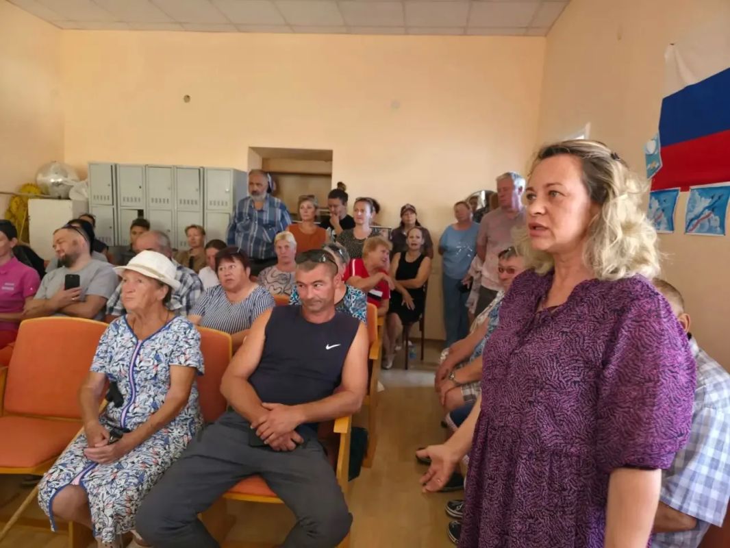 Руководители Черноморского района провели встречи с населением Руководители Черноморского района провели встречи с населением