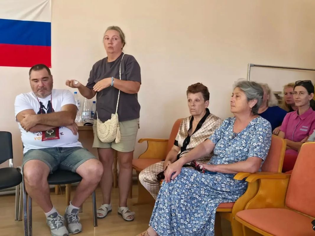 Руководители Черноморского района провели встречи с населением Руководители Черноморского района провели встречи с населением