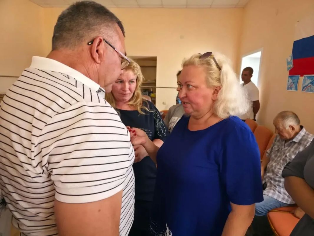 Руководители Черноморского района провели встречи с населением Руководители Черноморского района провели встречи с населением