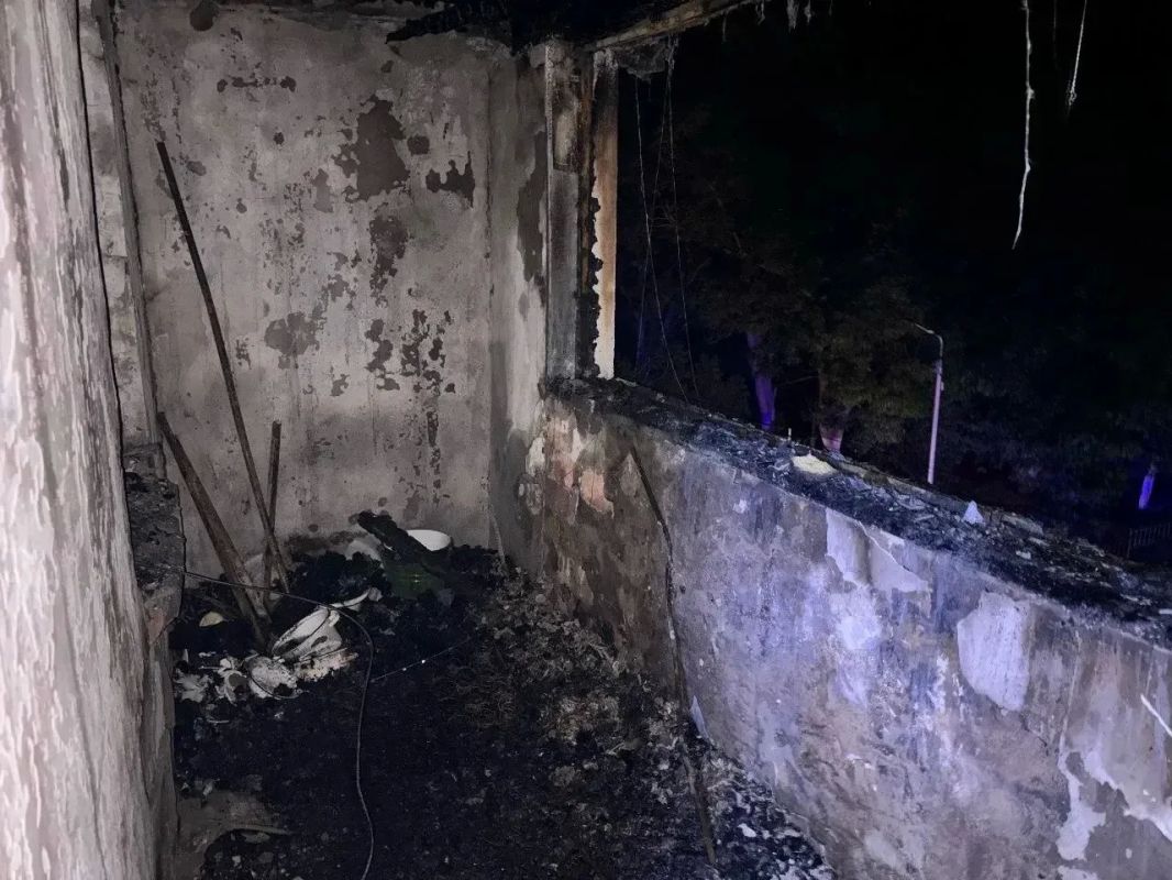 Следователи проводят проверку по факту гибели двух человек на пожаре в Кировском районе Следователи проводят проверку по факту гибели двух человек на пожаре в Кировском районе