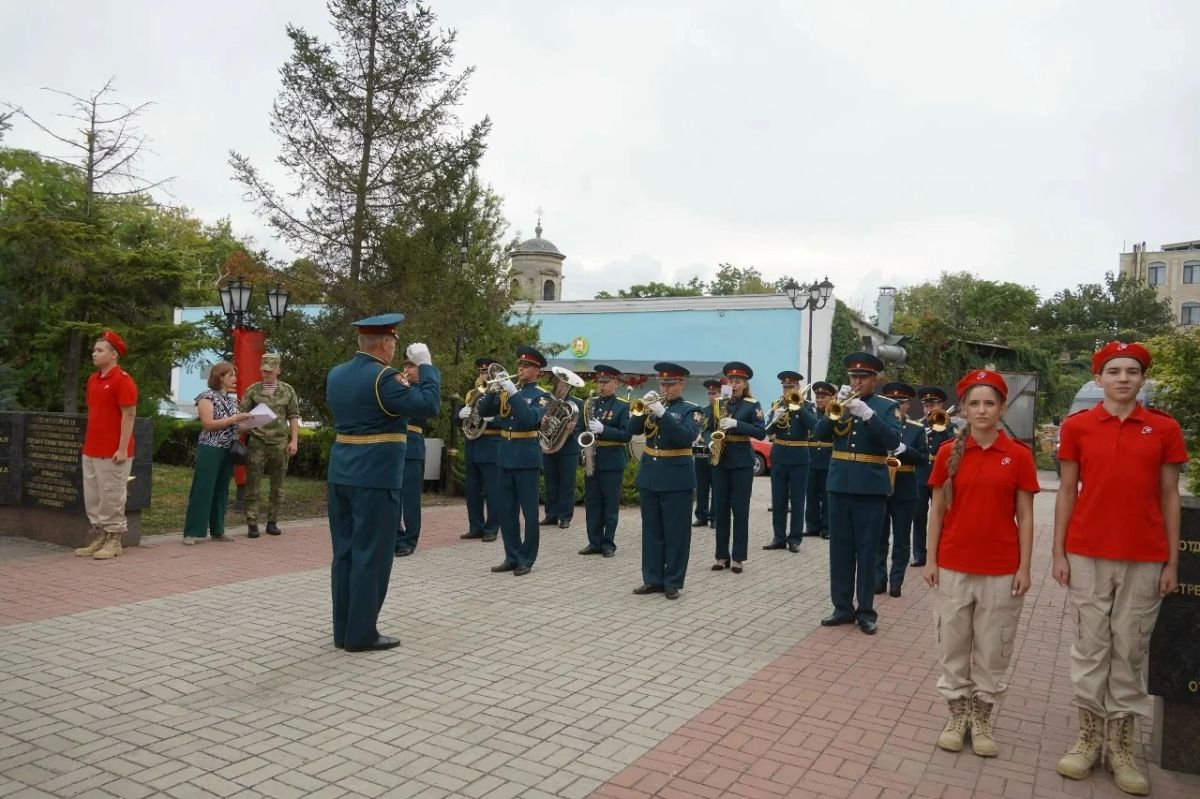 Сегодня в Керчи проходят торжественные мероприятия, посвященные 53-й годовщине со дня присвоения городу почетного звания «Город-герой» Сегодня в Керчи проходят торжественные мероприятия, посвященные 53-й годовщине со дня присвоения городу почетного звания «Город-герой»