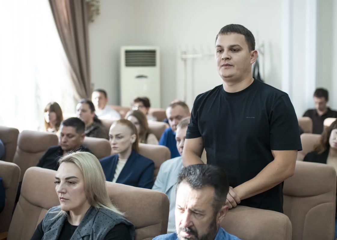 В Симферополе состоялось оперативно-хозяйственное совещание, в ходе которого руководители структурных подразделений отчитались о проделанной работе В Симферополе состоялось оперативно-хозяйственное совещание, в ходе которого руководители структурных подразделений отчитались о проделанной работе