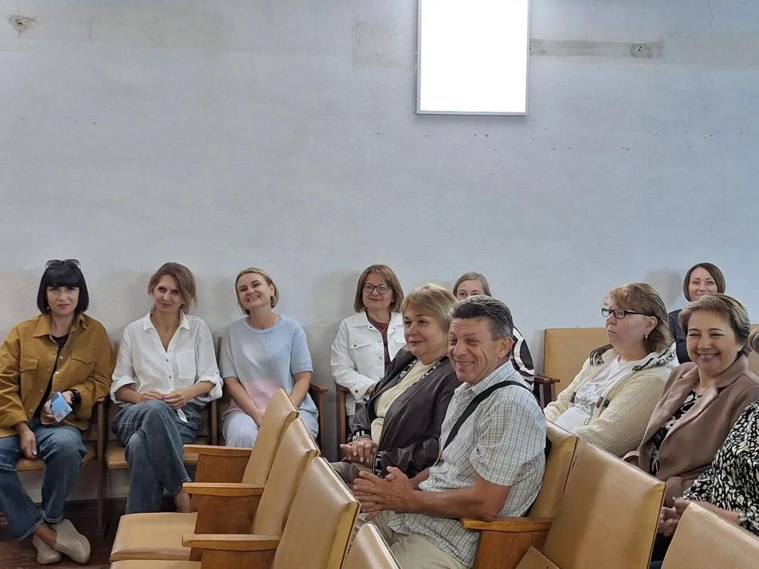 Председатель Советского районного совета Виктория Грицай совместно с главой администрации Советского района Александром Харламовым провели встречи с коллективами филиала Советского дорожно-эксплуатационного участка филиала... Председатель Советского районного совета Виктория Грицай совместно с главой администрации Советского района Александром Харламовым провели встречи с коллективами филиала Советского дорожно-эксплуатационного участка филиала...