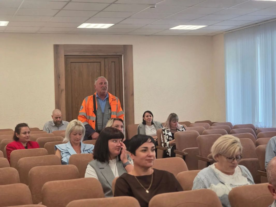 Глава Администрации Первомайского района Александр Соколовский совместно с Главой муниципального образования Еленой Стельмах провели аппаратное совещание с руководителями учреждений и организаций района Глава Администрации Первомайского района Александр Соколовский совместно с Главой муниципального образования Еленой Стельмах провели аппаратное совещание с руководителями учреждений и организаций района