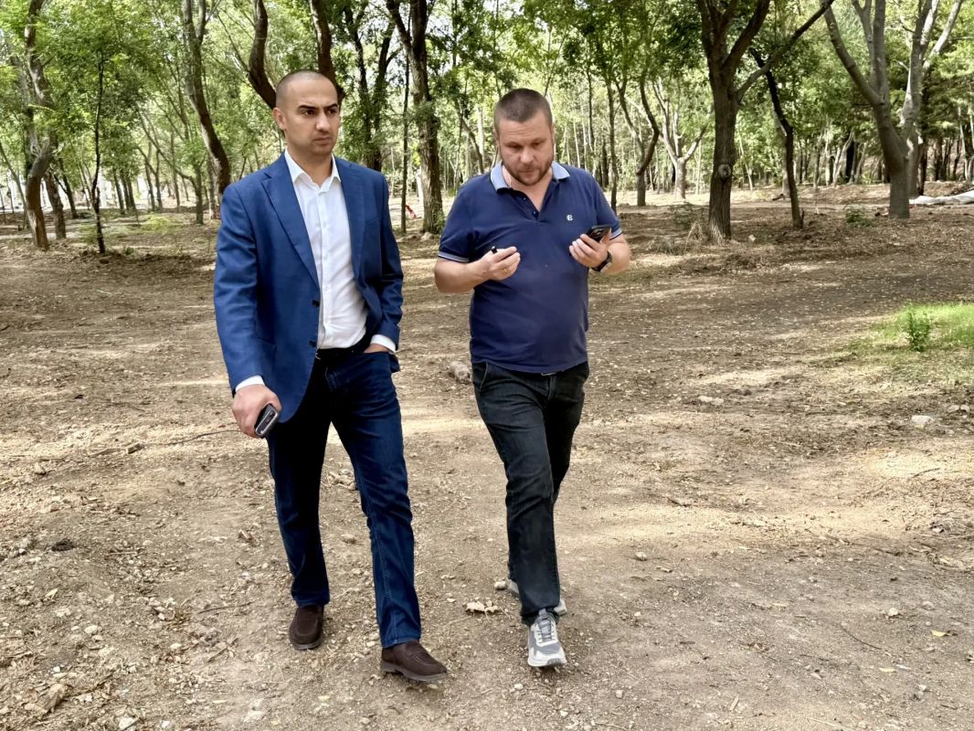 Виталий Оганесян: Проверил ход благоустройства Детского Мойнакского парка Виталий Оганесян: Проверил ход благоустройства Детского Мойнакского парка