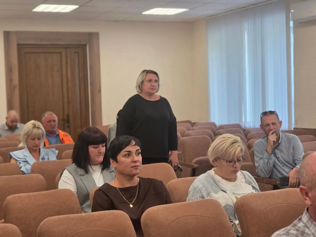 Глава Администрации Первомайского района Александр Соколовский совместно с Главой муниципального образования Еленой Стельмах провели аппаратное совещание с руководителями учреждений и организаций района Глава Администрации Первомайского района Александр Соколовский совместно с Главой муниципального образования Еленой Стельмах провели аппаратное совещание с руководителями учреждений и организаций района