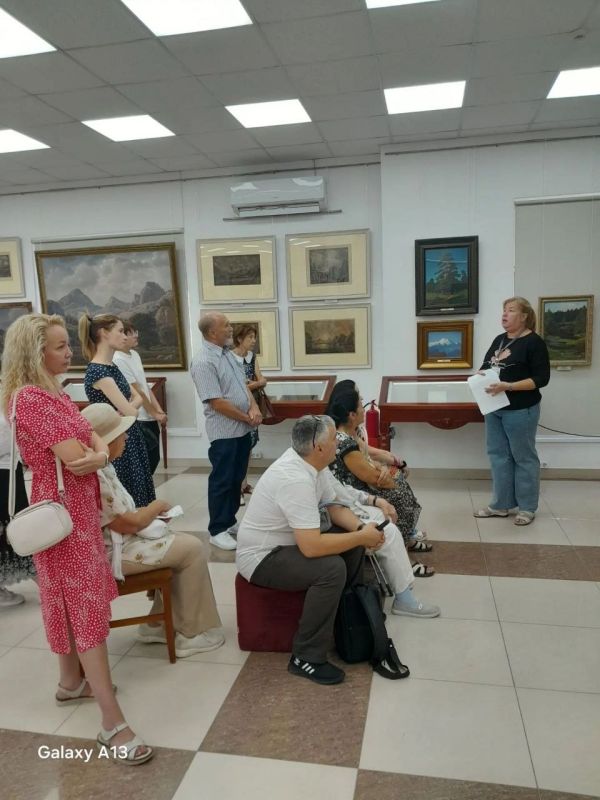 13 сентября прошла заключительная сборная экскурсия по выставке "Космос Куинджи" 13 сентября прошла заключительная сборная экскурсия по выставке "Космос Куинджи"