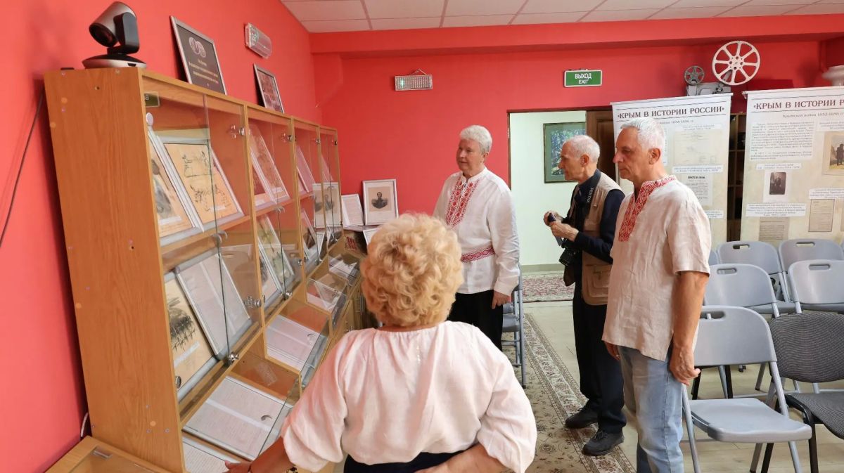 Представители КРО белорусов «СЯБРЫ» ознакомились с выставкой в к 170-летию окончания Крымской войны Представители КРО белорусов «СЯБРЫ» ознакомились с выставкой в к 170-летию окончания Крымской войны