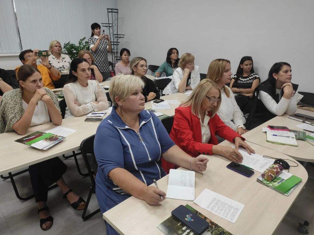 На базе ГБОУДО РК «Эколого-биологический центр» прошел семинар «Школьное лесничество – пространство возможностей дополнительного естественнонаучного образования» На базе ГБОУДО РК «Эколого-биологический центр» прошел семинар «Школьное лесничество – пространство возможностей дополнительного естественнонаучного образования»